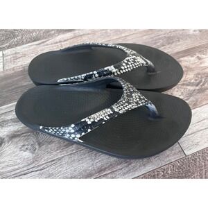 OOFOS Ooahh Luxe Thong Sandals Women's Size 8 Black Snake Print